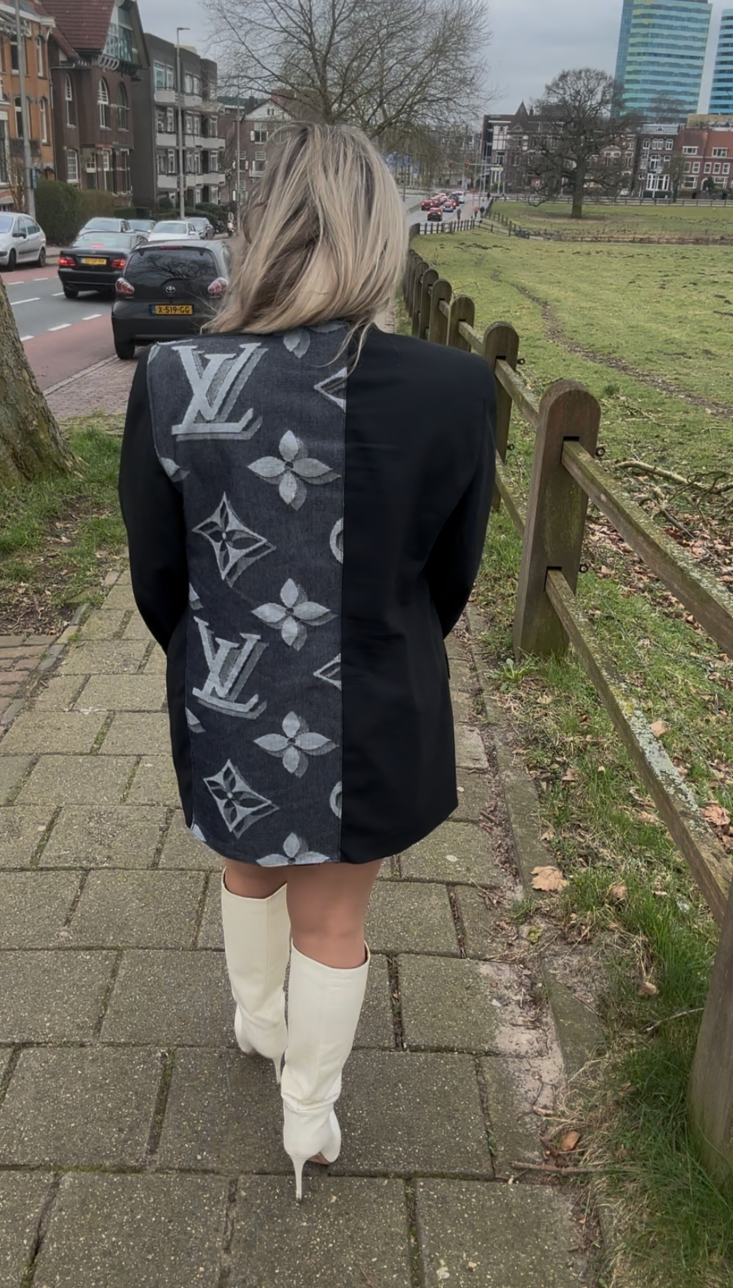 Blazer LV Logo